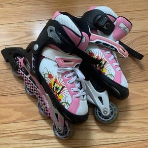 Girls Adjustable Roller Skates (Size 1 -4)